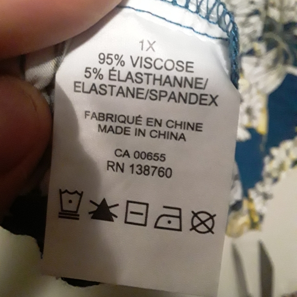 d/c Jean's Women's Plus Size Floral Vneck Blouse - Picture 10 of 12